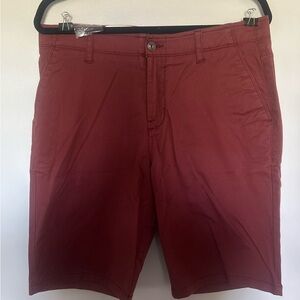 NWT Men’s Denver Hayes Chino Shorts, Burgundy colour, Size 32